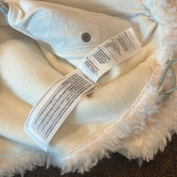 Abercrombie & Fitch Sherpa Jacket with Olive Accents and Stand-Up Collar - Picture 7 of 9